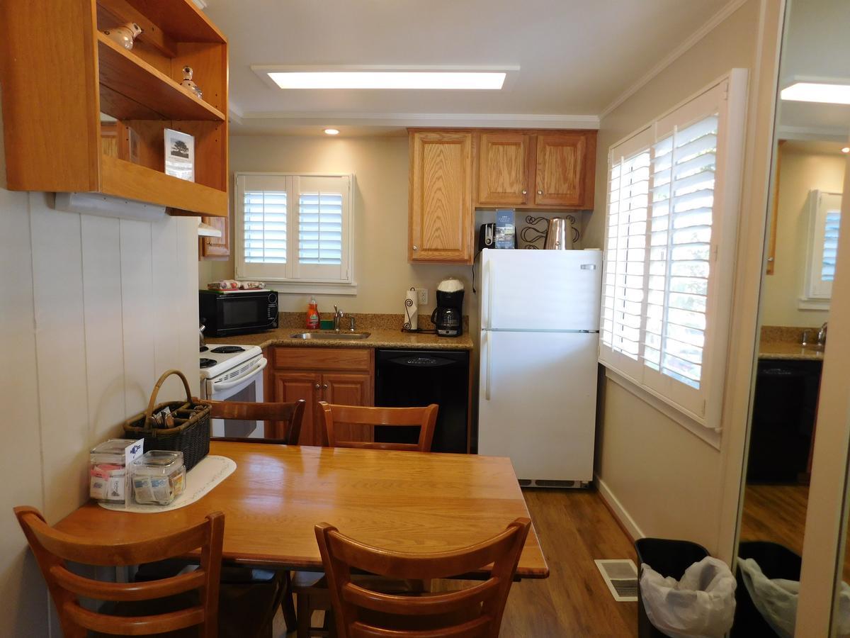 Pine Acres Lodge Pacific Grove Eksteriør bilde